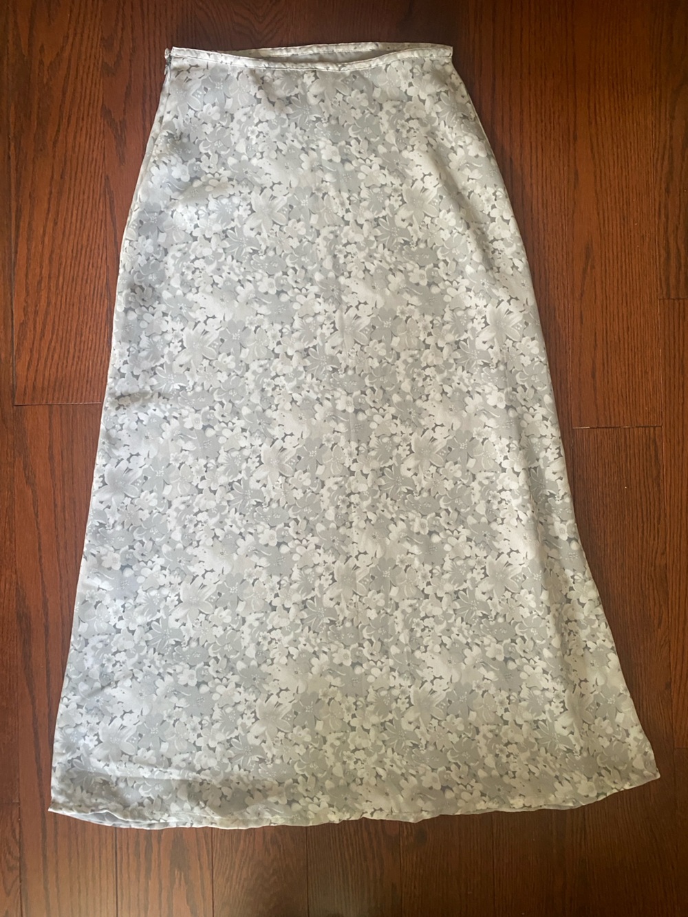 Gloria Vanderbilt Light Gray Floral Jacquard Bedding Panel